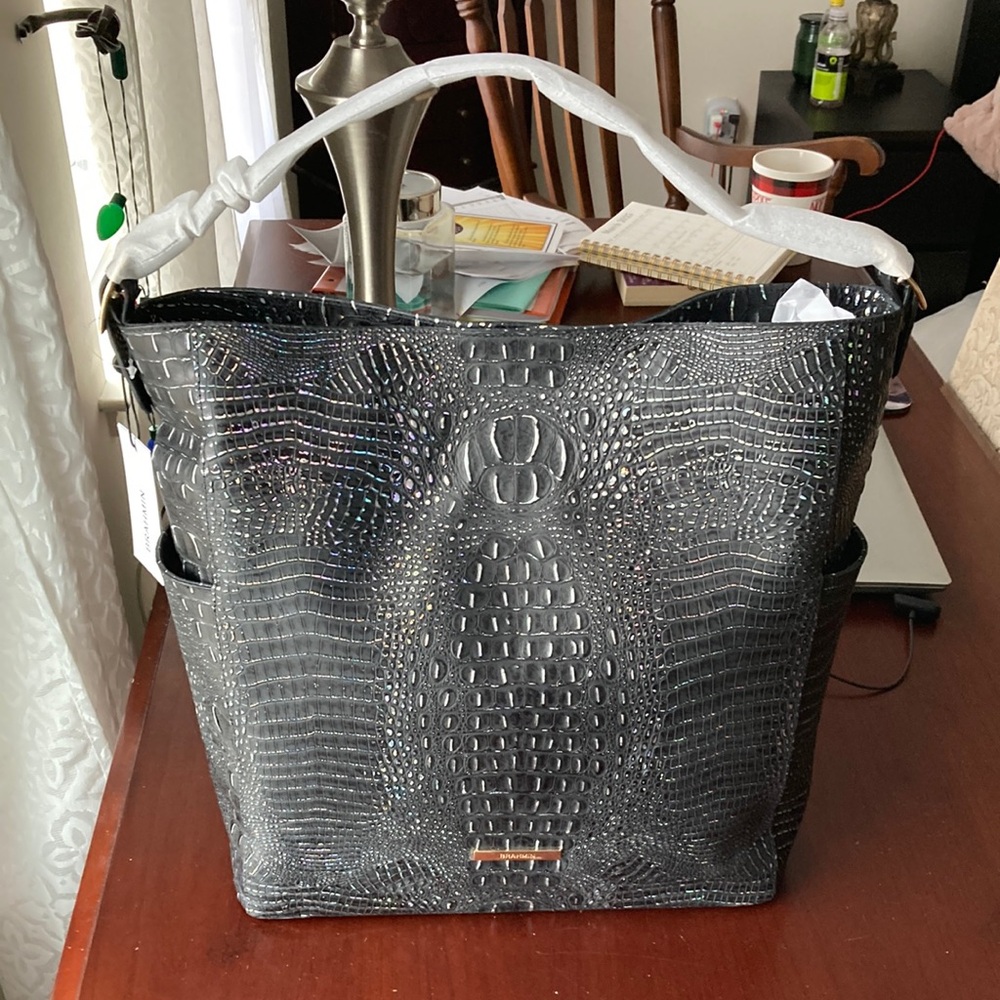 Elegant Black Crocodile-Embossed Tote